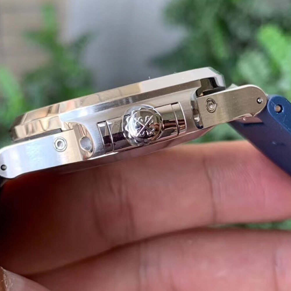 Patek Philippe Nautilus Annual Calendar 5726 Series - Image 7